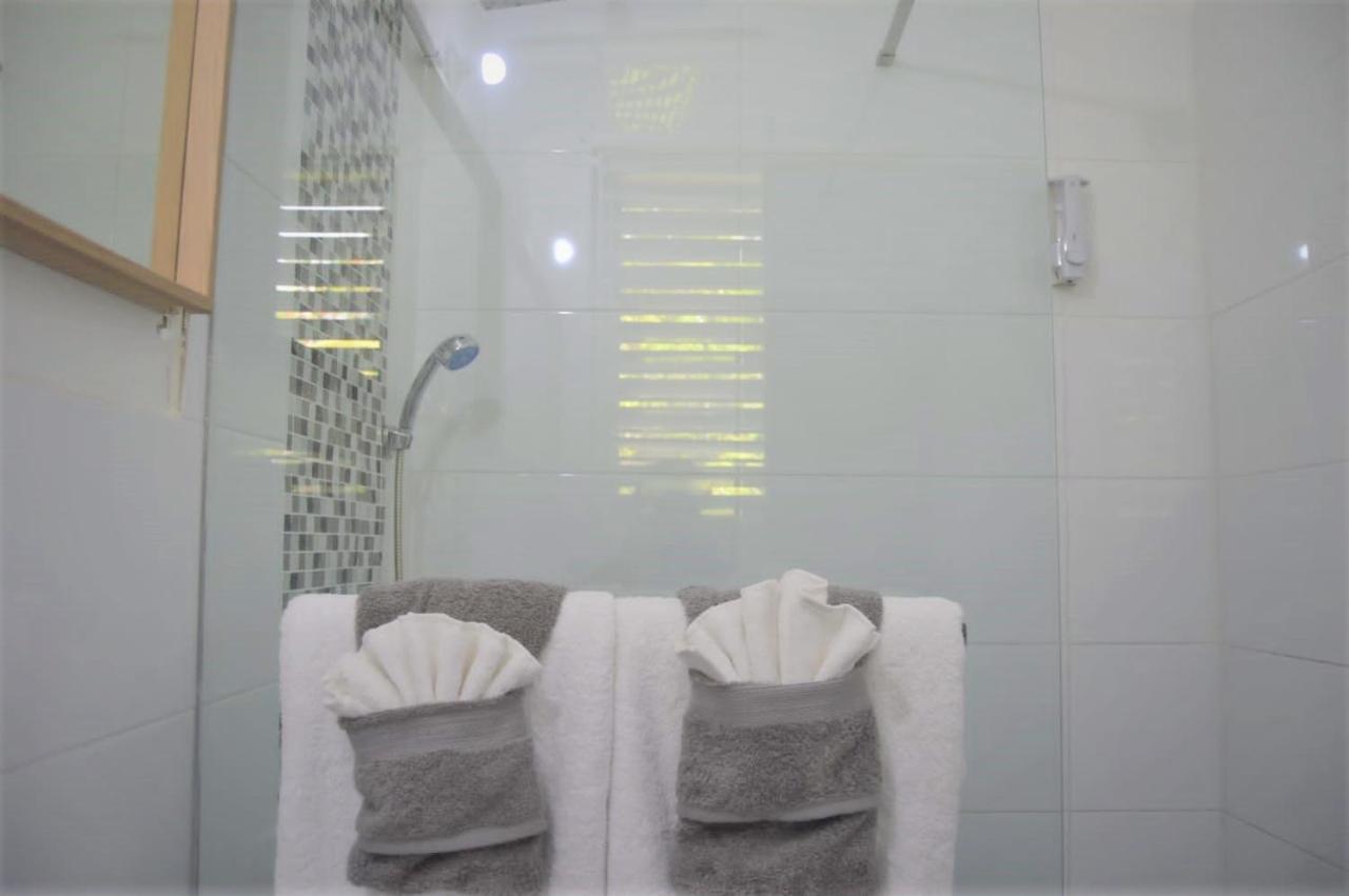 Villa Dianna - Entire Villa, Roof Terrace, Pool, Garden, Sea Views Near Dunn'S River โอโชรีโอส ภายนอก รูปภาพ